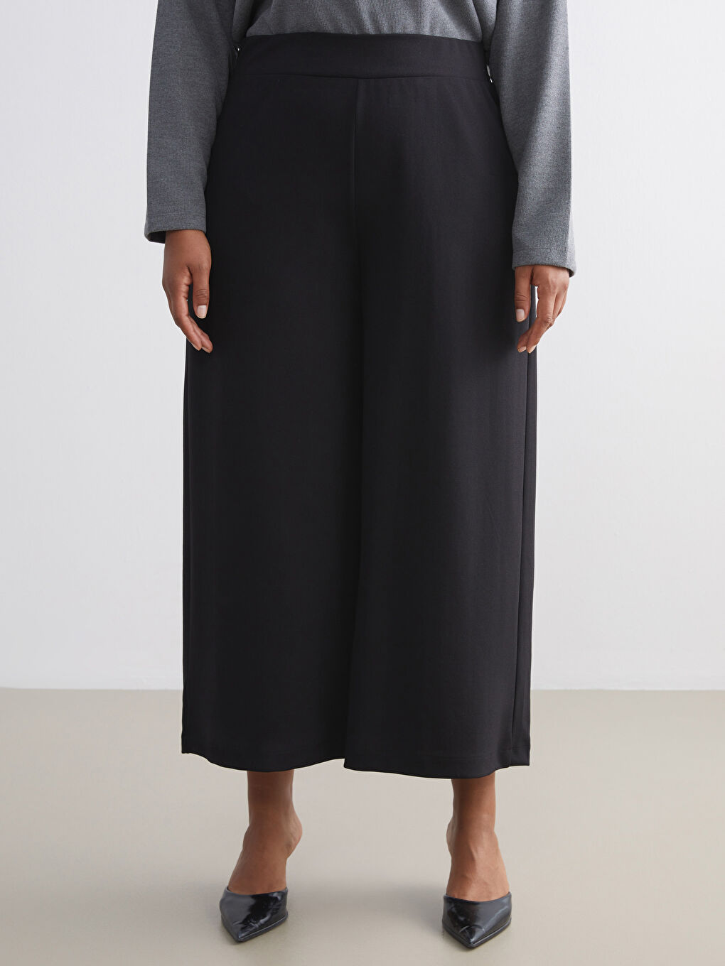 Siyah Büyük Beden Beli Lastikli Krep Kadın Pantolon-5