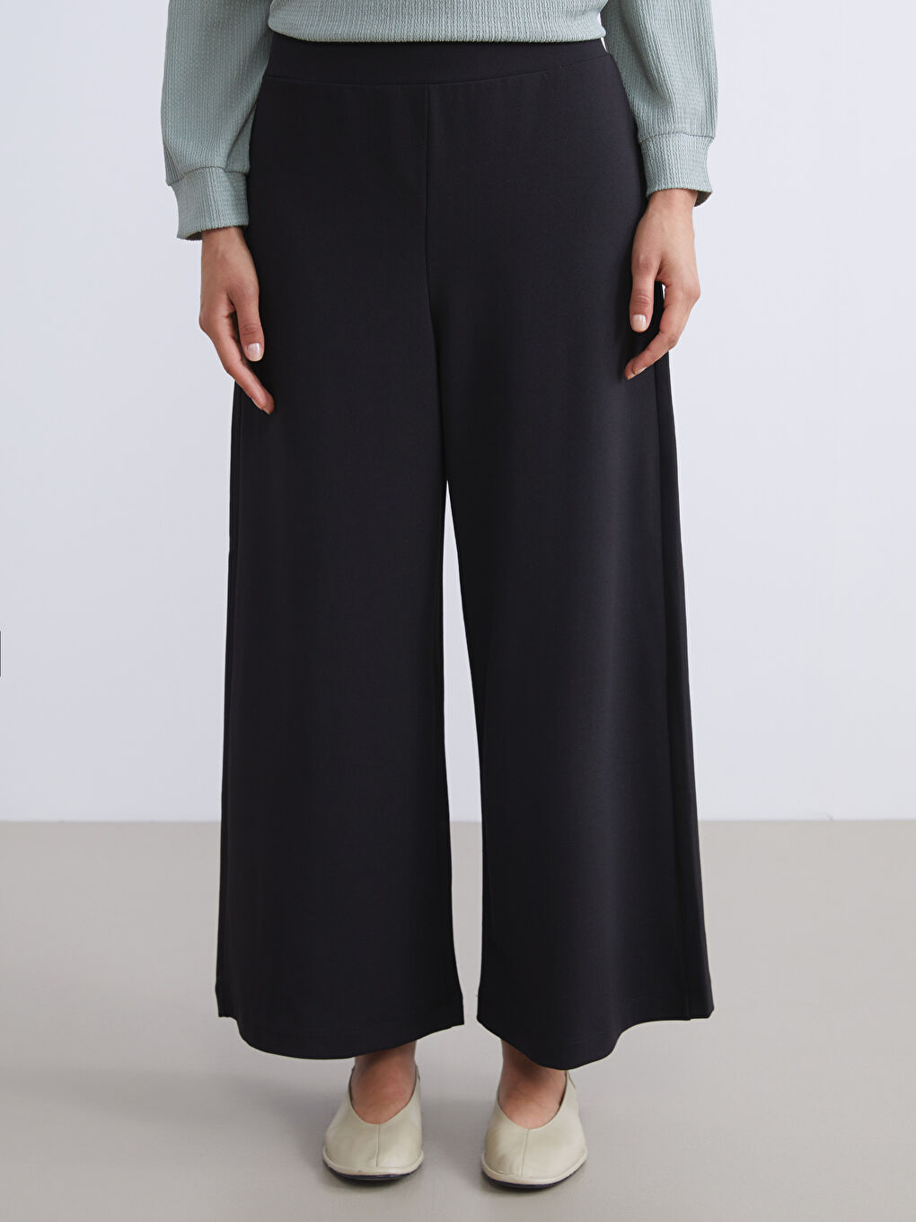 Siyah Büyük Beden Beli Lastikli Krep Kadın Pantolon-2