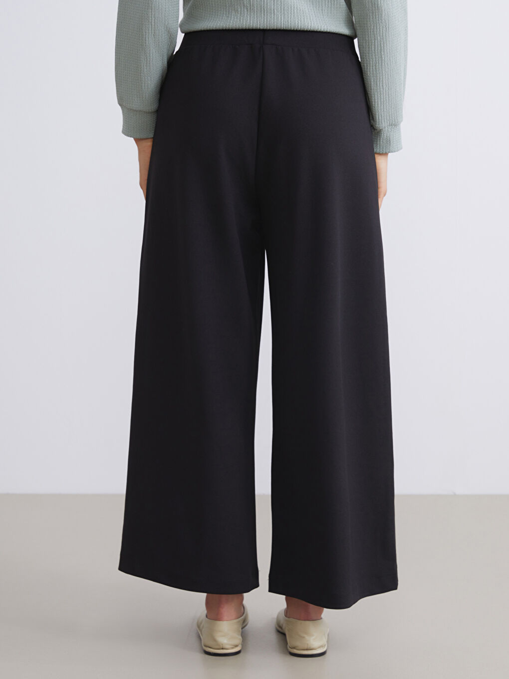 Siyah Büyük Beden Beli Lastikli Krep Kadın Pantolon-4