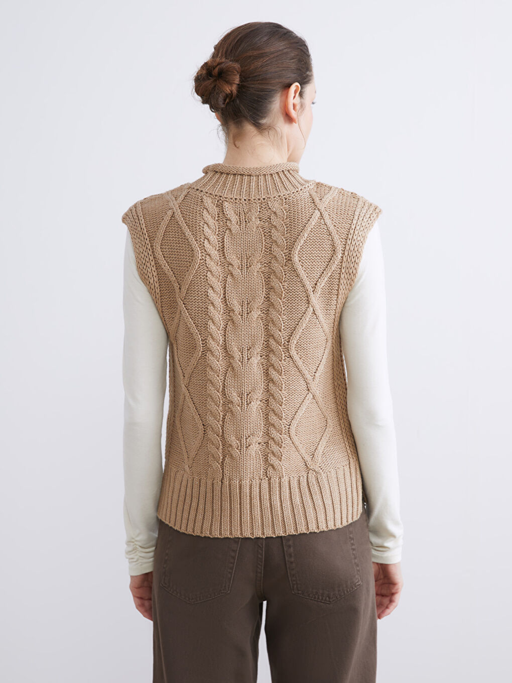 Kahverengi Dik Yaka Kendinden Desenli Kadın Triko Süveter-3