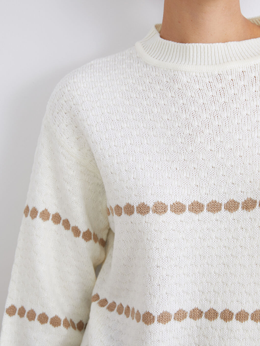 سترة تريكو منقوشة بياقة دائرية للسيدات-2