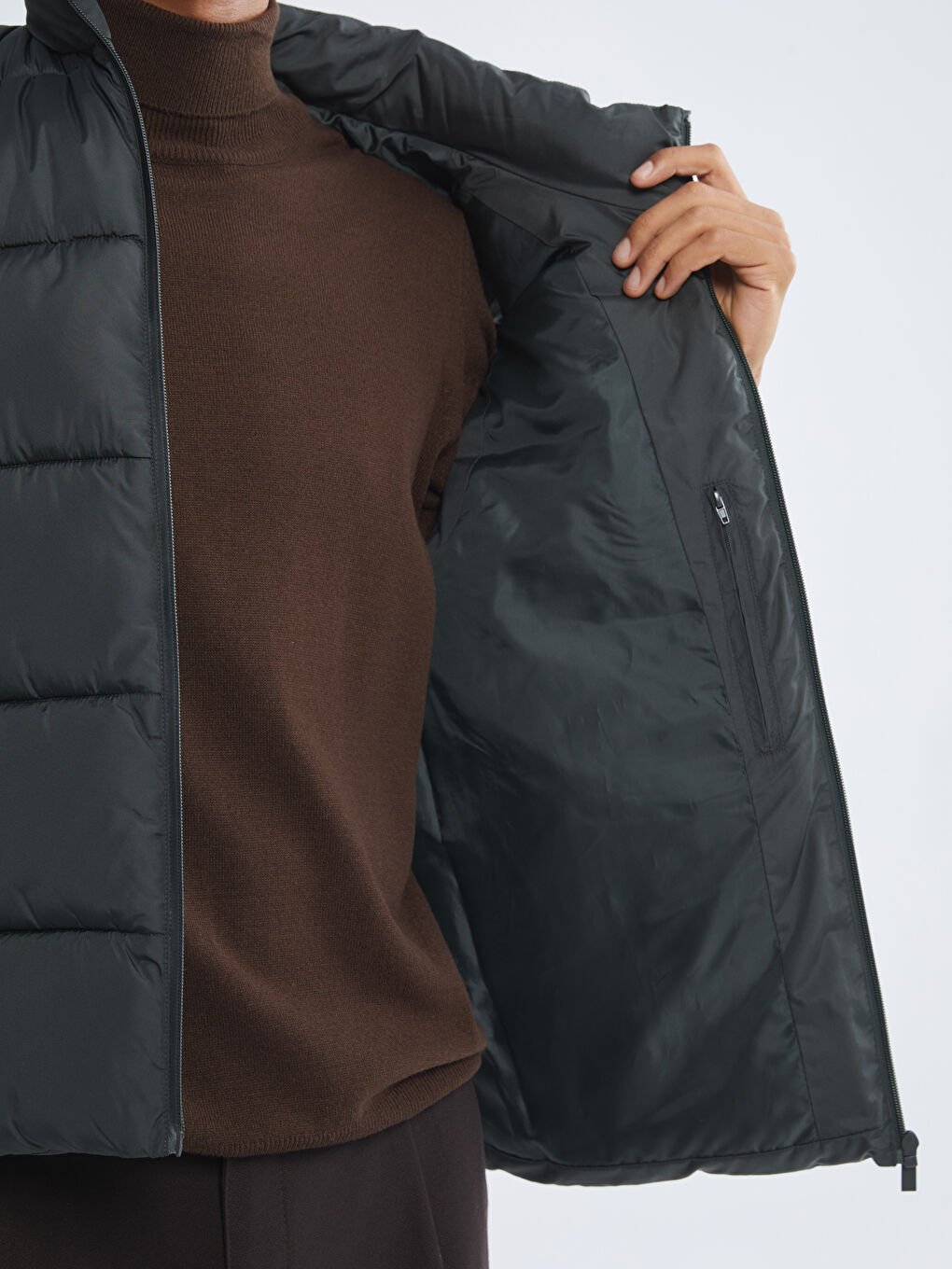 Man KHAKI Puffer Gilet-3