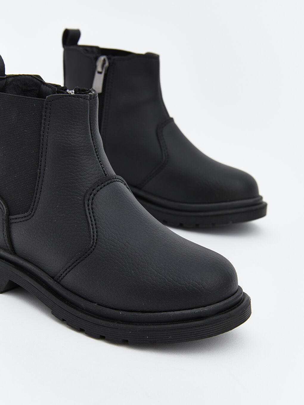 Siyah Deri Görünümlü Erkek Çocuk Bot-2