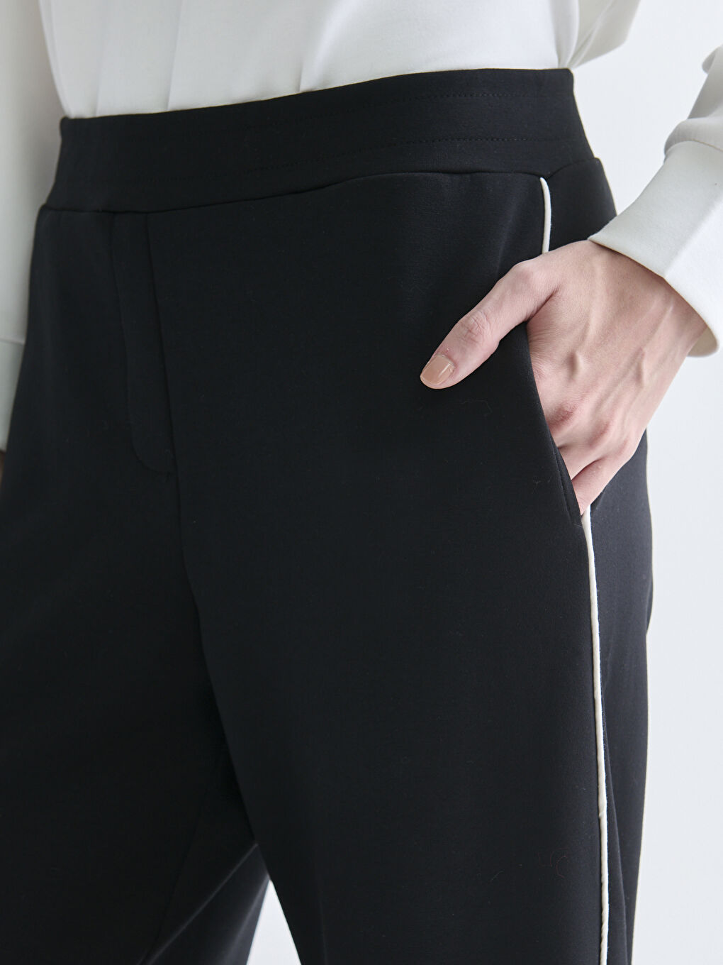 Siyah Beli Lastikli Modal Karışımlı Kadın Pantolon-2