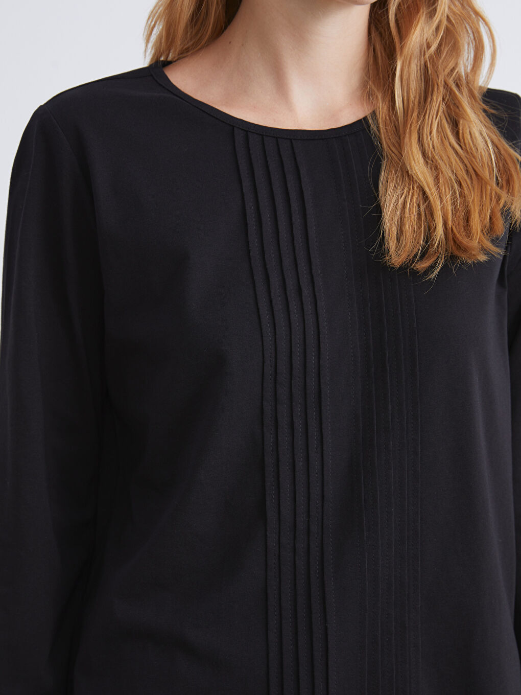 Siyah Bisiklet Yaka Dekoratif Dikiş Detaylı Bluz-2