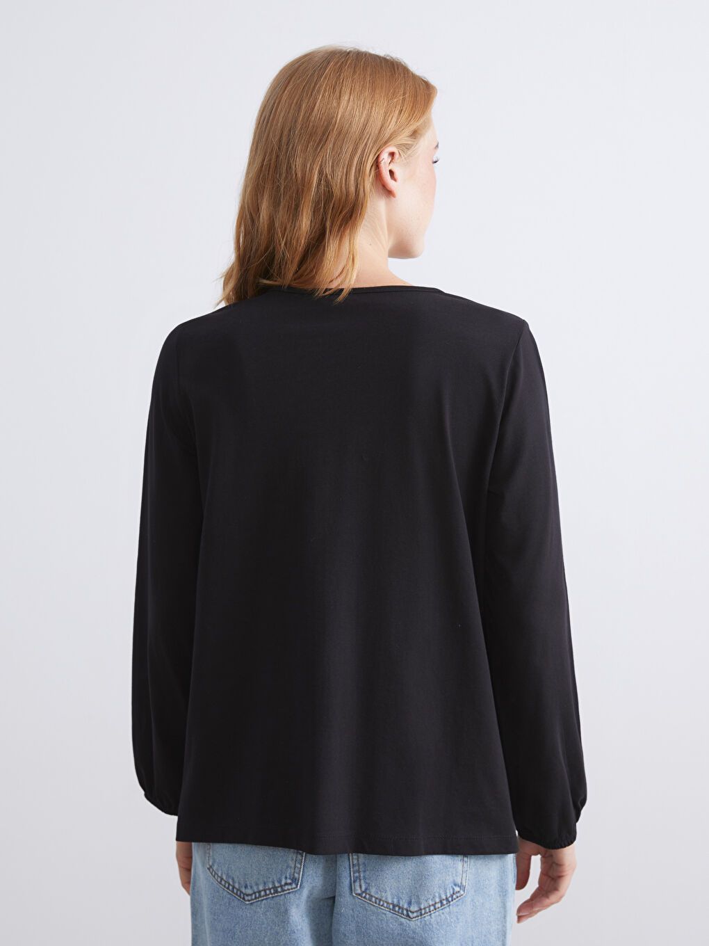 Siyah Bisiklet Yaka Dekoratif Dikiş Detaylı Bluz-4