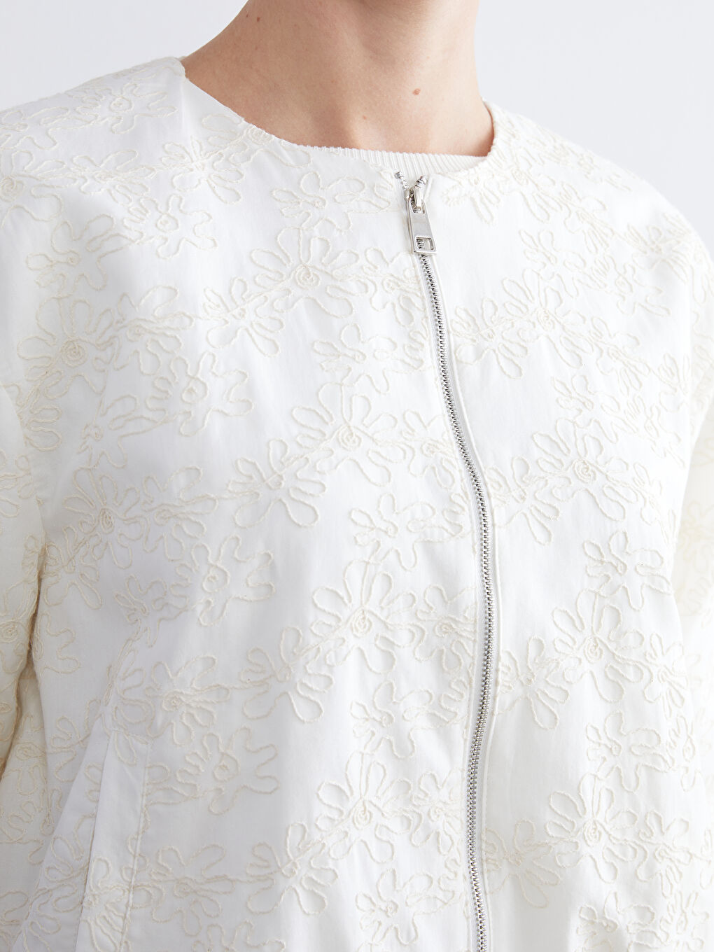 Ekru Bisiklet Yaka Nakışlı Kadın Ceket-2