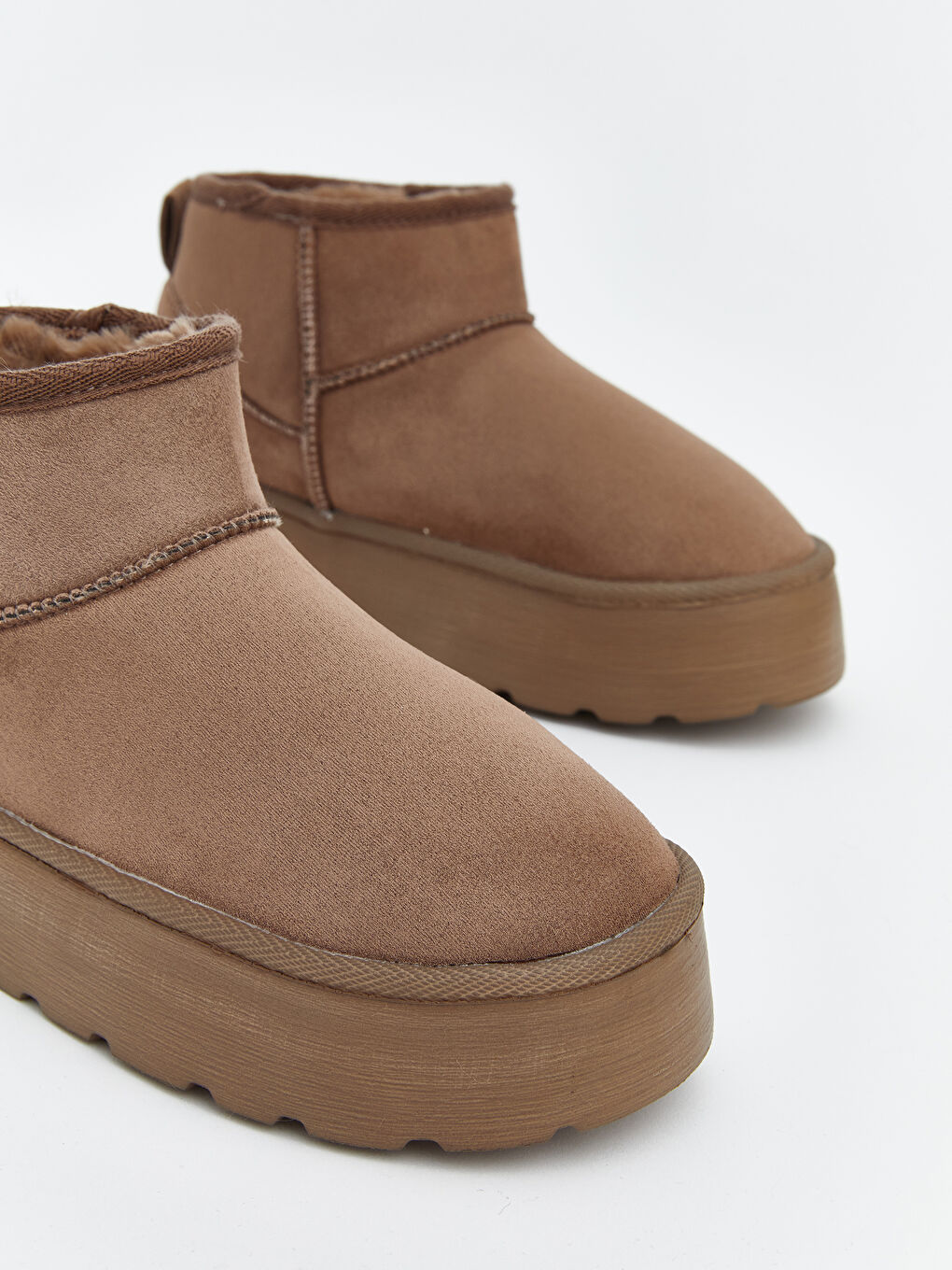 Bej Süet Görünümlü Kadın Bot-2