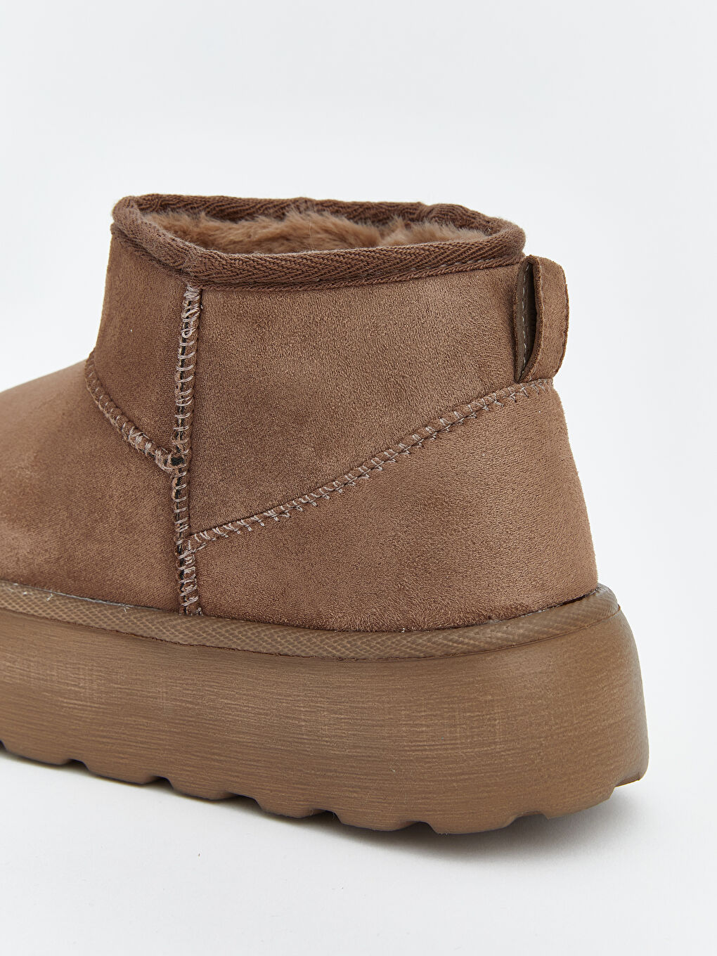 Bej Süet Görünümlü Kadın Bot-4