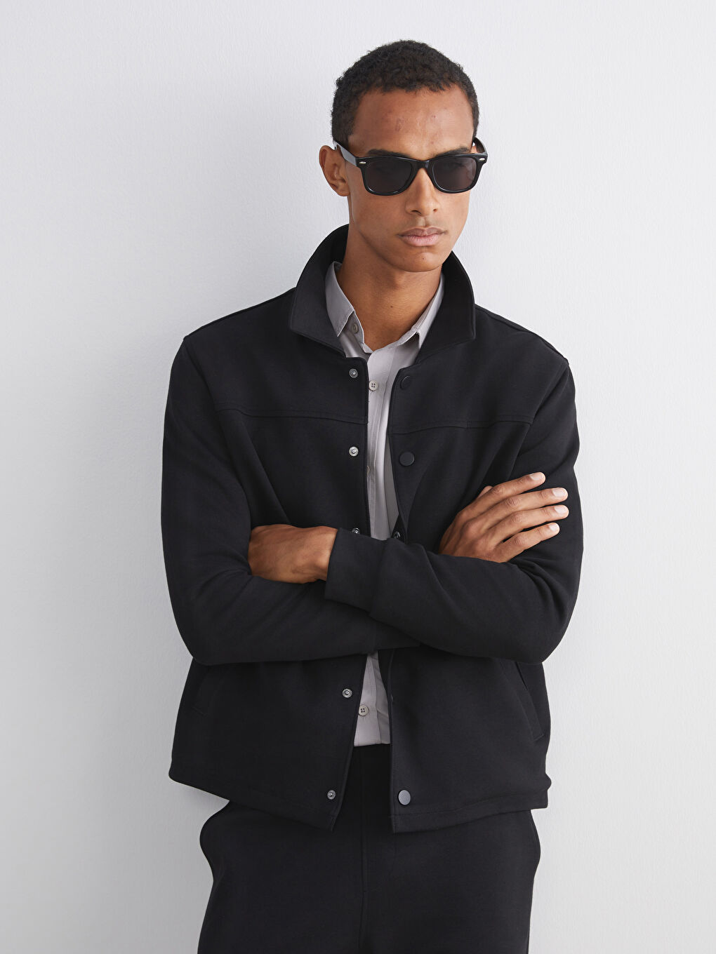 Siyah Rahat Kalıp Uzun Kollu Erkek Gömlek Ceket