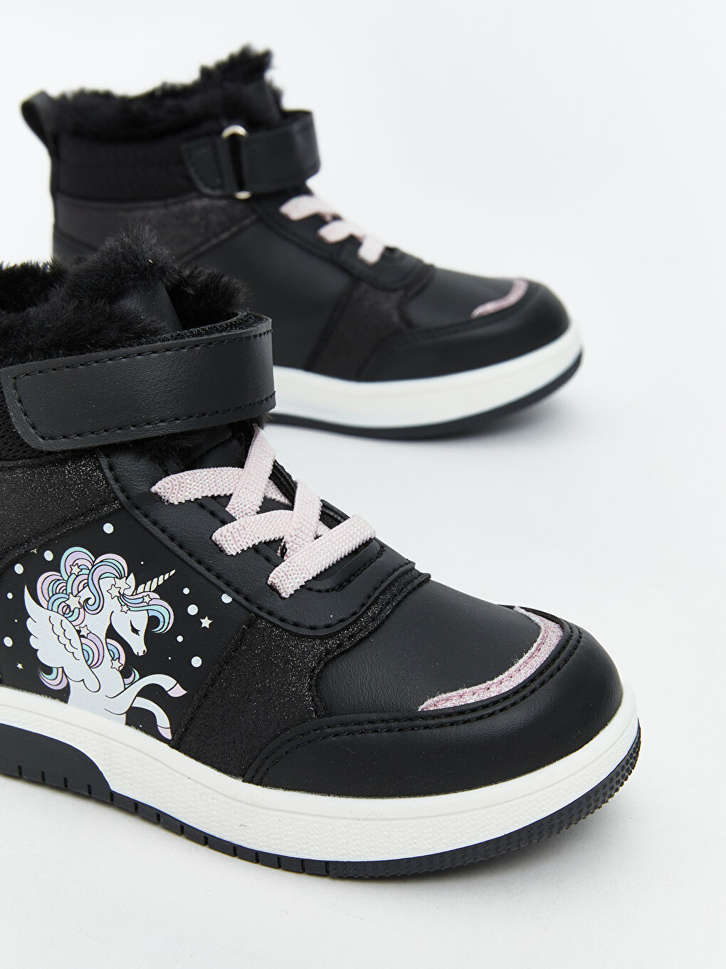 Siyah Bağcık ve Cırt Cırtlı Kız Çocuk Bot-2