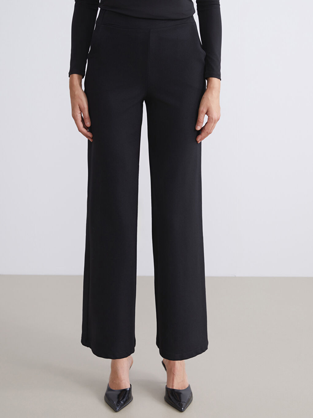 LCWAIKIKI Classic Elasticated Waist Crepe Women's Trousers -W5J184Z8-CVL