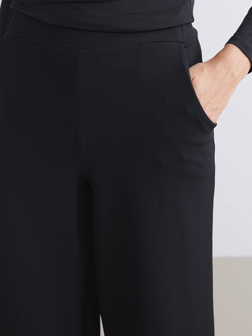 LCWAIKIKI Classic Elasticated Waist Crepe Women's Trousers -W5J184Z8-CVL
