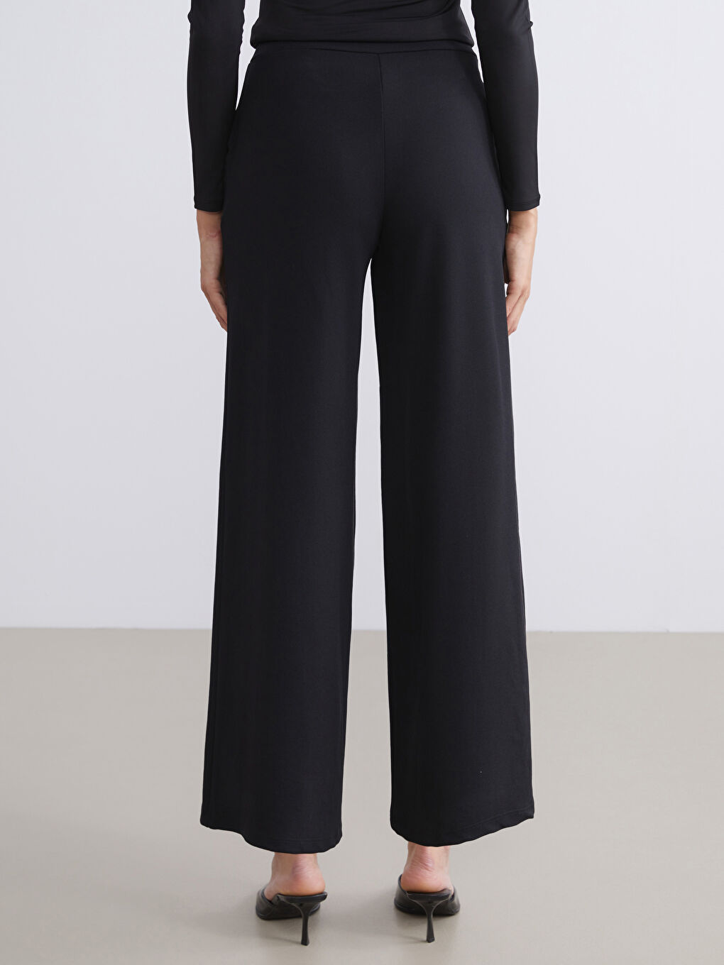 LCWAIKIKI Classic Elasticated Waist Crepe Women's Trousers -W5J184Z8-CVL