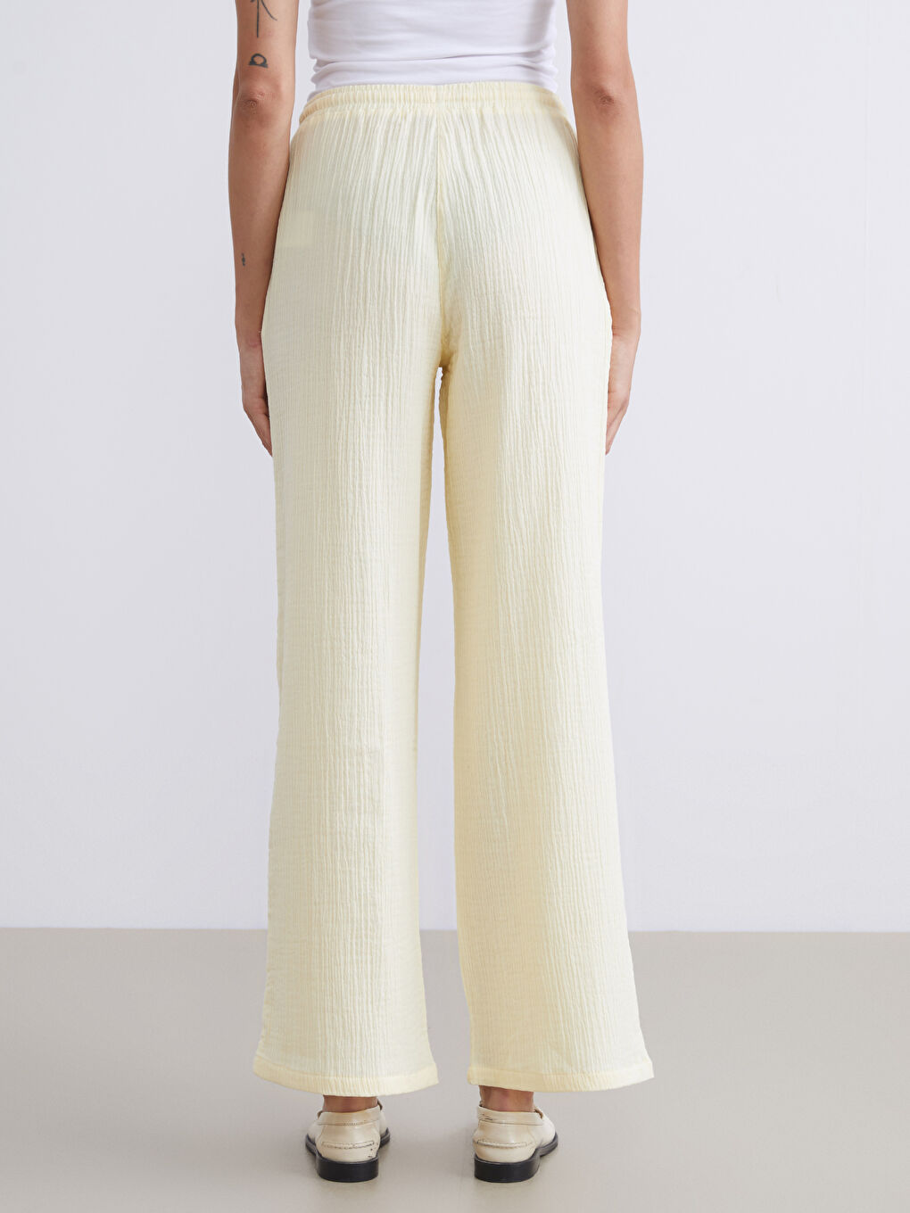 Sarı Beli Lastikli Dokulu Müslin Kadın Pantolon-3