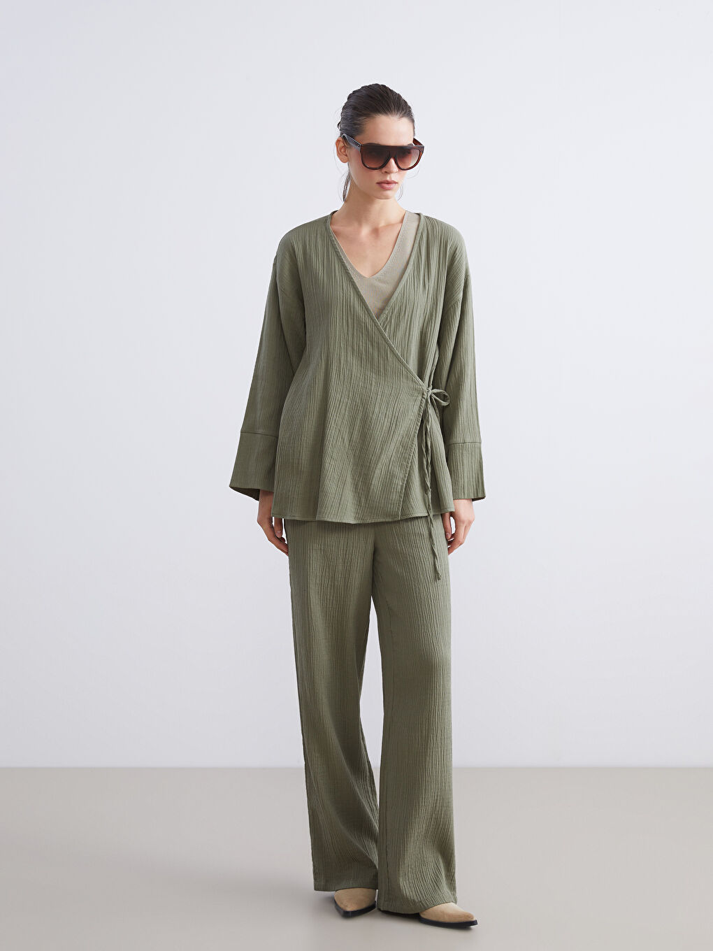 Haki Büyük Beden Beli Lastikli Dokulu Müslin Kadın Pantolon