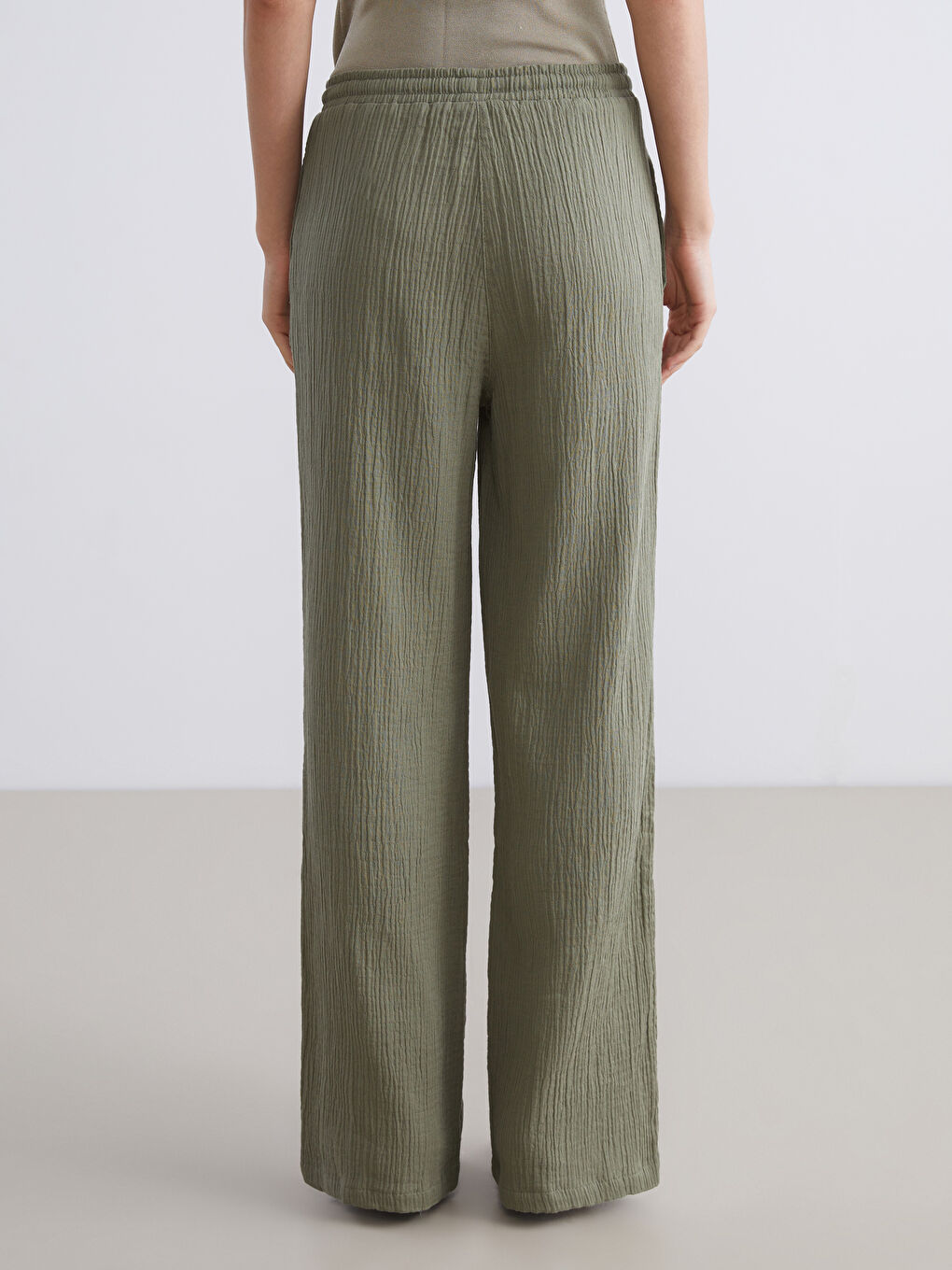 Haki Büyük Beden Beli Lastikli Dokulu Müslin Kadın Pantolon-4