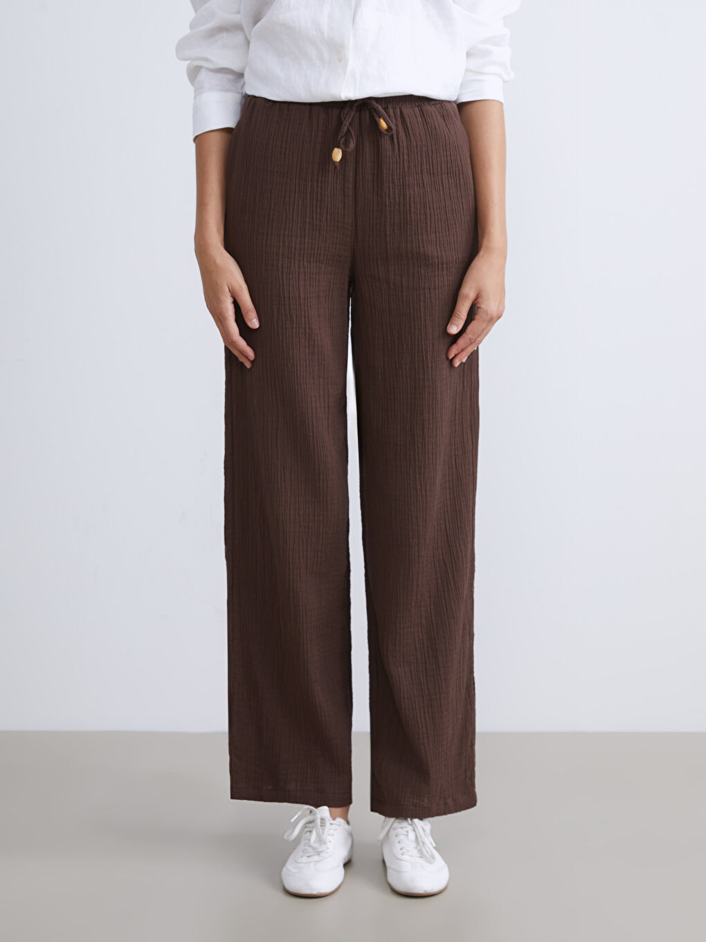 Kahverengi Büyük Beden Beli Lastikli Dokulu Müslin Kadın Pantolon-3