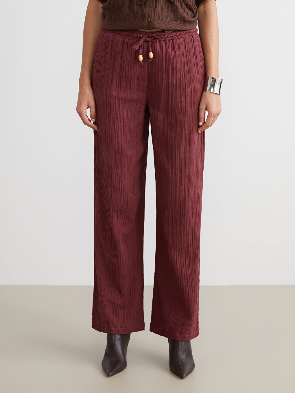 Bordo Beli Lastikli Dokulu Müslin Kadın Pantolon-2