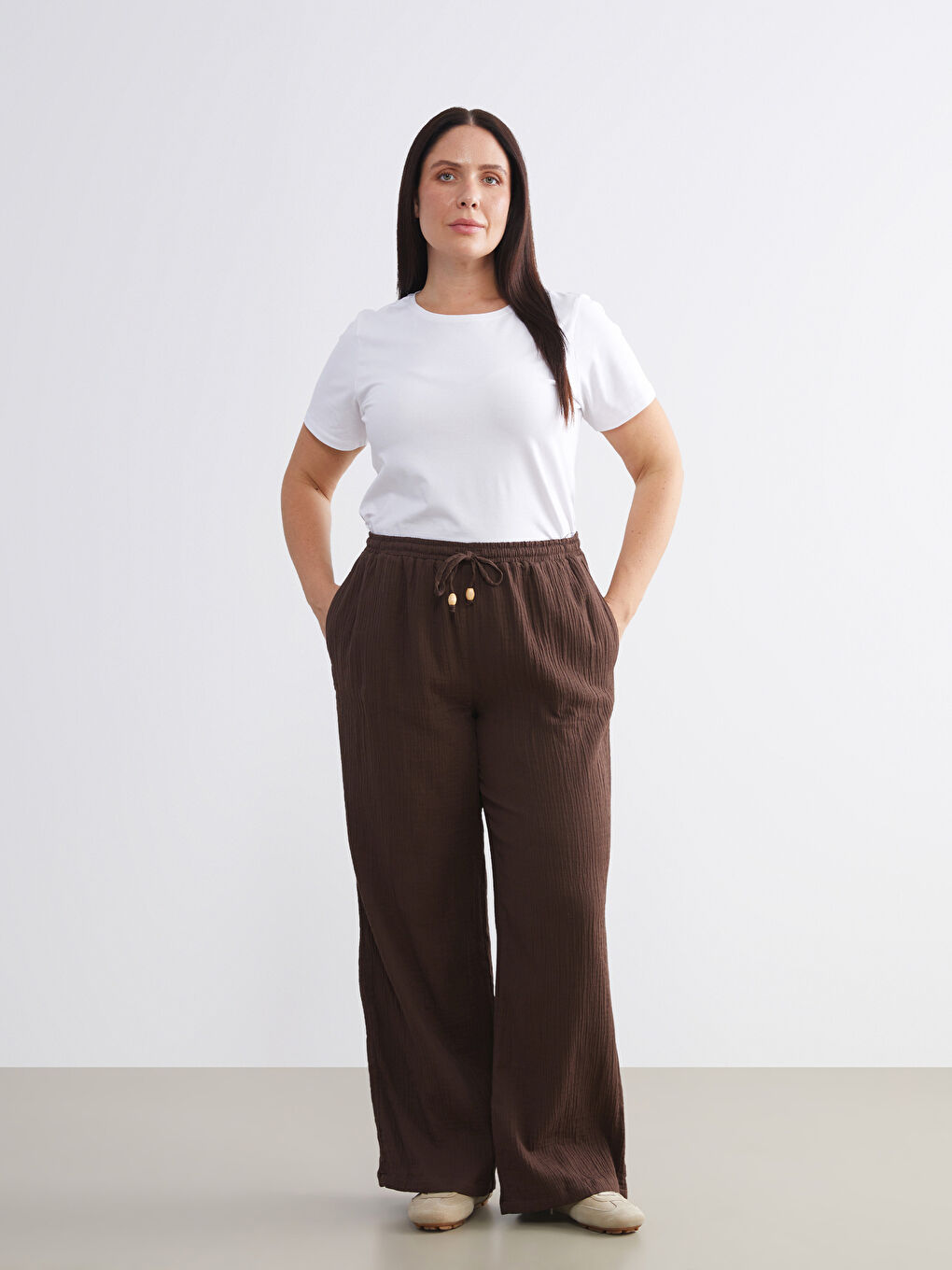 Kahverengi Büyük Beden Beli Lastikli Dokulu Müslin Kadın Pantolon-2