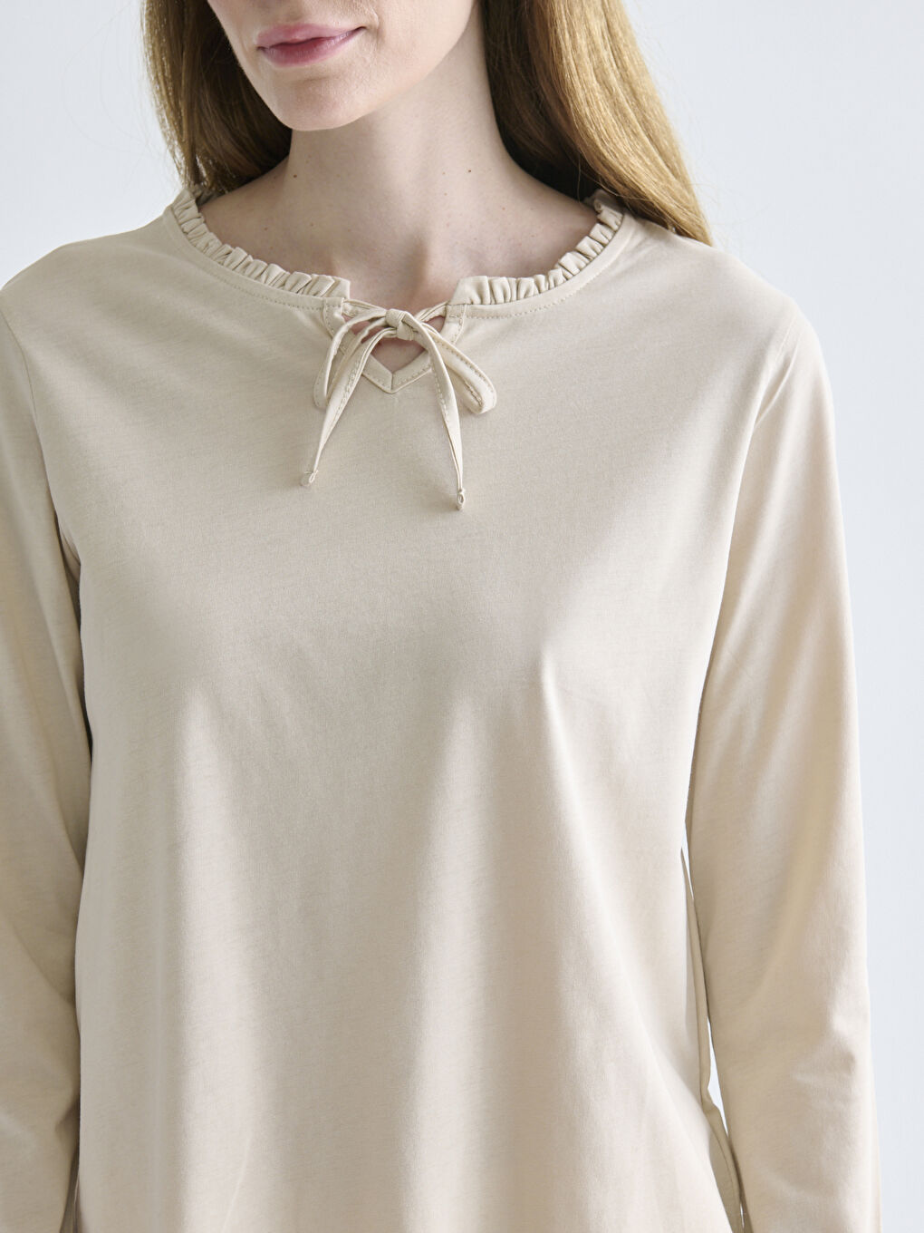 Bej Fırfırlı Bağlamalı Yaka Bluz-2