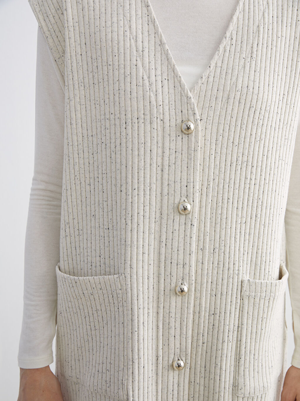 Ekru V Yaka Desenli Kadın Yelek-2