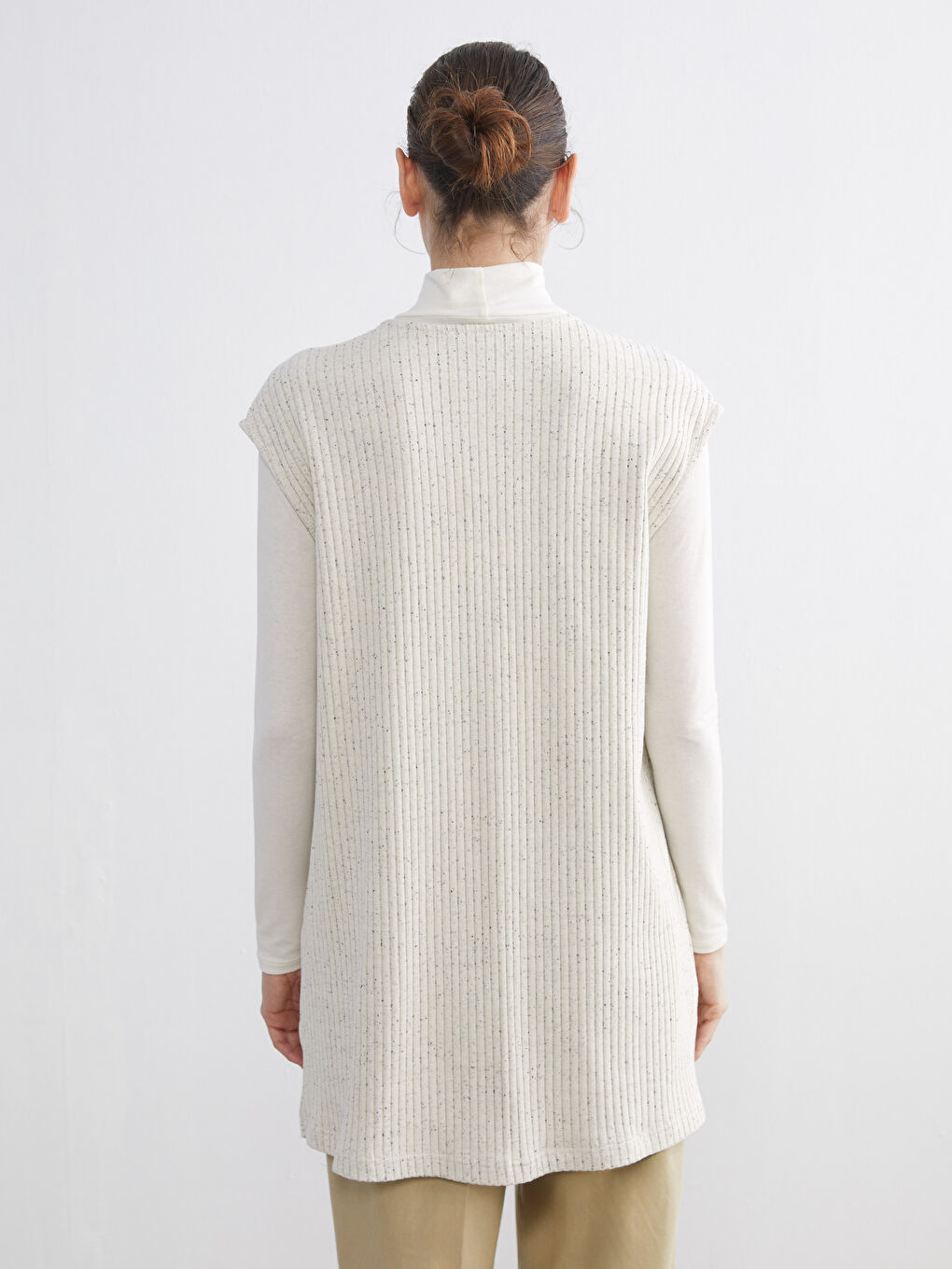 Ekru V Yaka Desenli Kadın Yelek-3