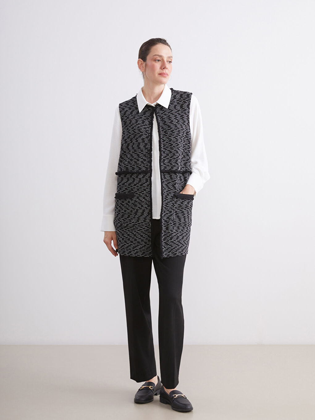 Siyah Bisiklet Yaka Desenli Kadın Yelek-1