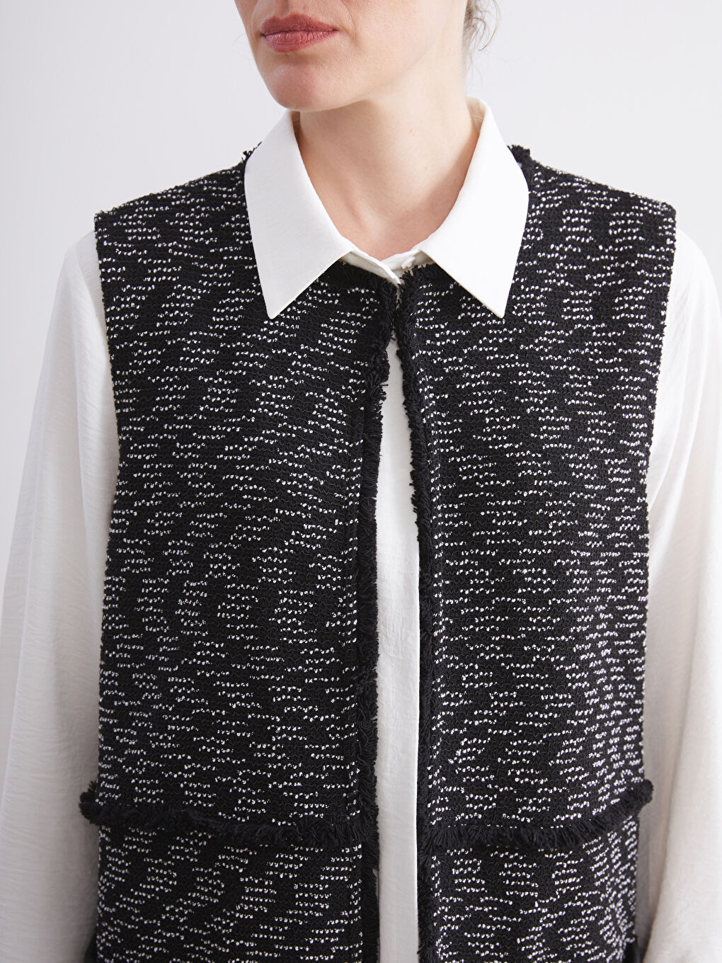 Siyah Bisiklet Yaka Desenli Kadın Yelek-2