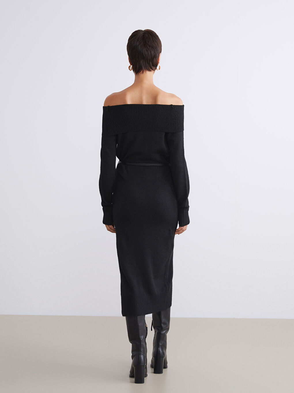 Slash Neck Belted Knitwear Dress-3