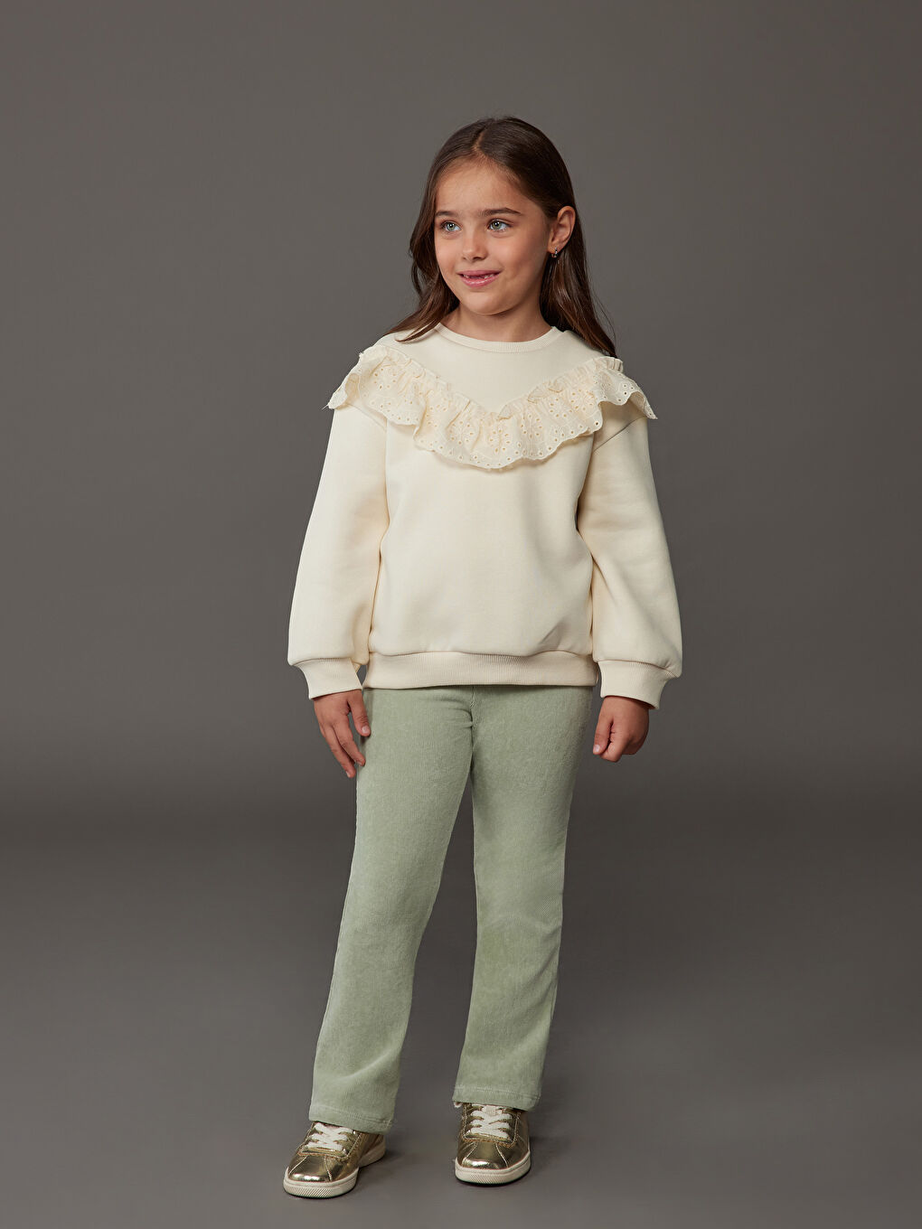 Ekru Bisiklet Yaka Uzun Kollu Nakışlı Kız Çocuk Sweatshirt-1