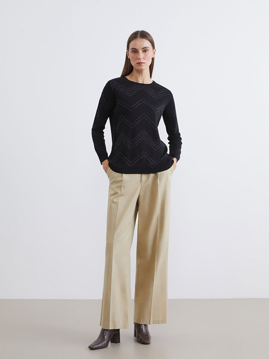 Siyah Bisiklet Yaka Desenli Kadın Triko Kazak-1