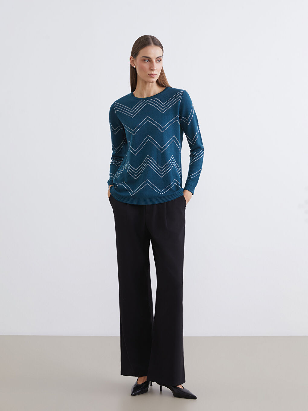 Džemper od trikotaže sa okruglim izrezom i uzorkom za žene-1