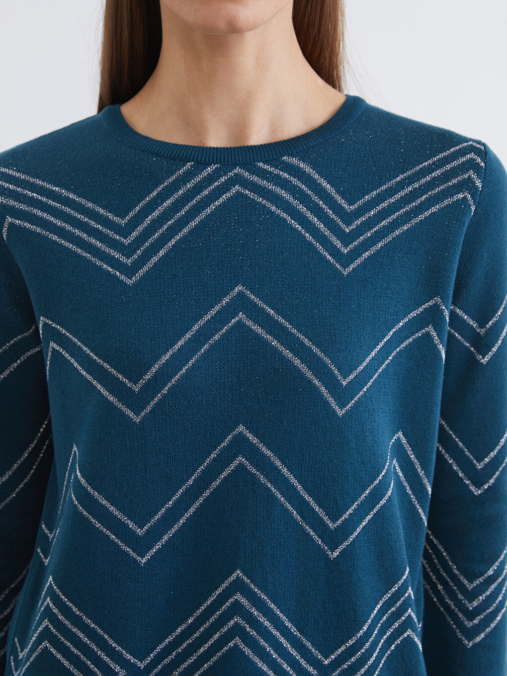 Džemper od trikotaže sa okruglim izrezom i uzorkom za žene-2