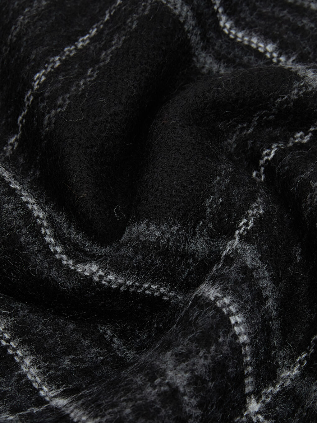 Siyah Ekose Desenli Kadın Atkı-2