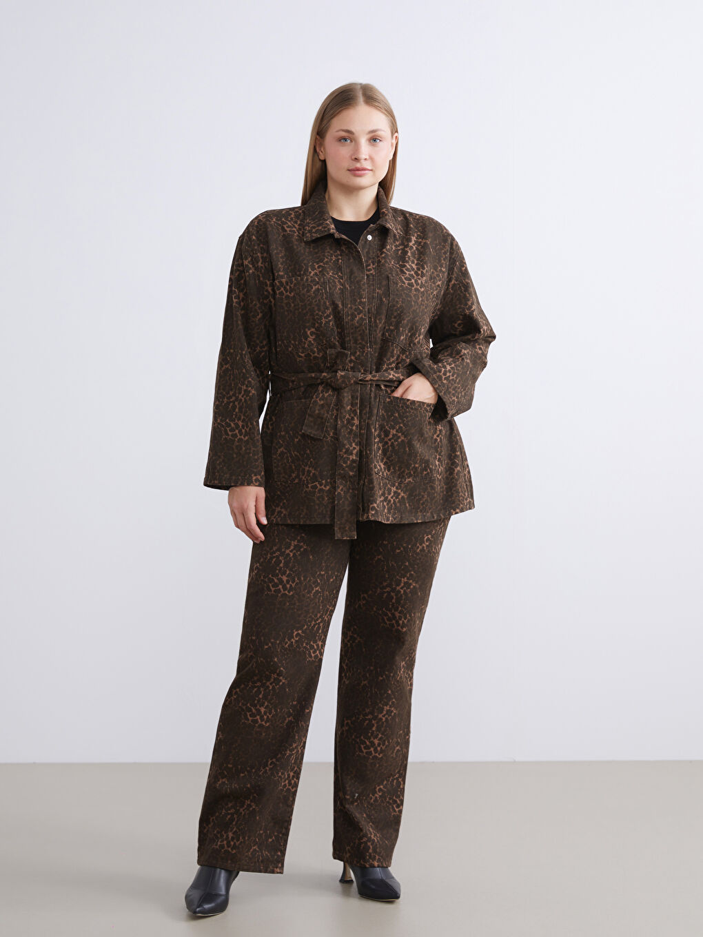Veste en jean à col de chemise imprimé léopard pour Femmes-10