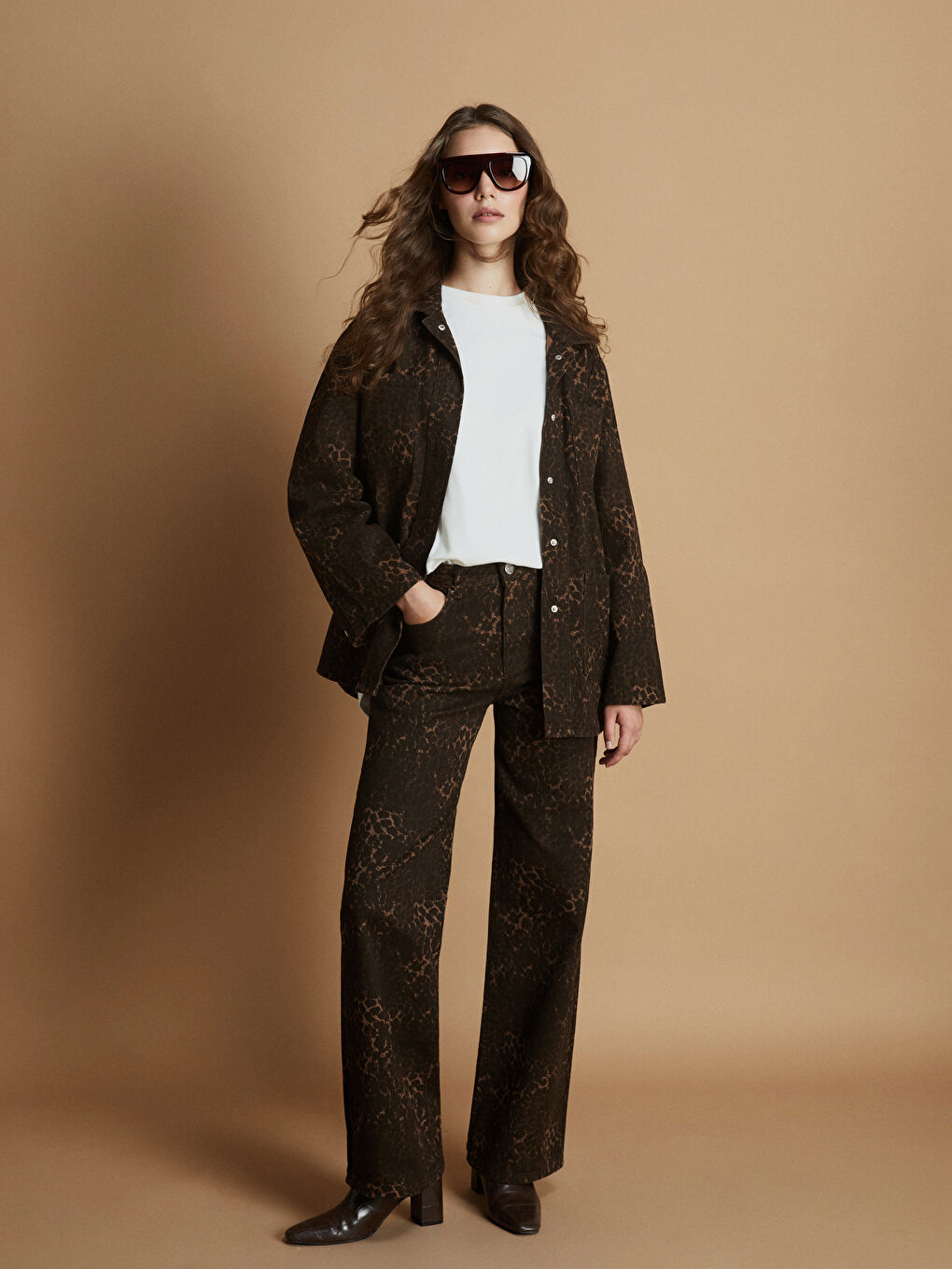 Veste en jean à col de chemise imprimé léopard pour Femmes-3