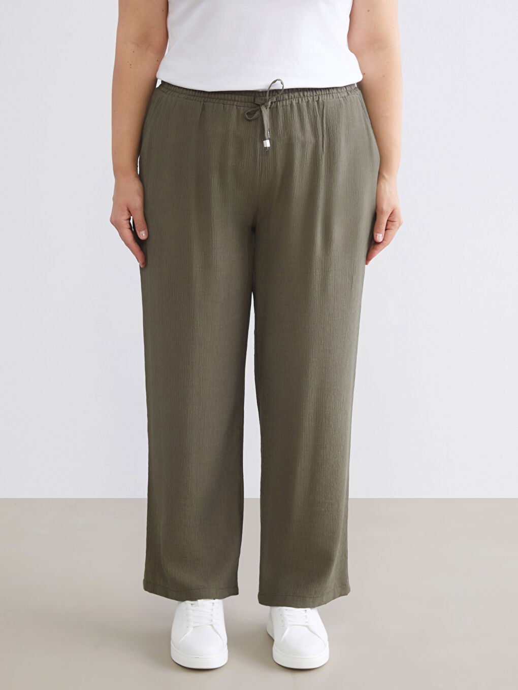 Haki Beli Lastikli Dokulu Kadın Pantolon-5