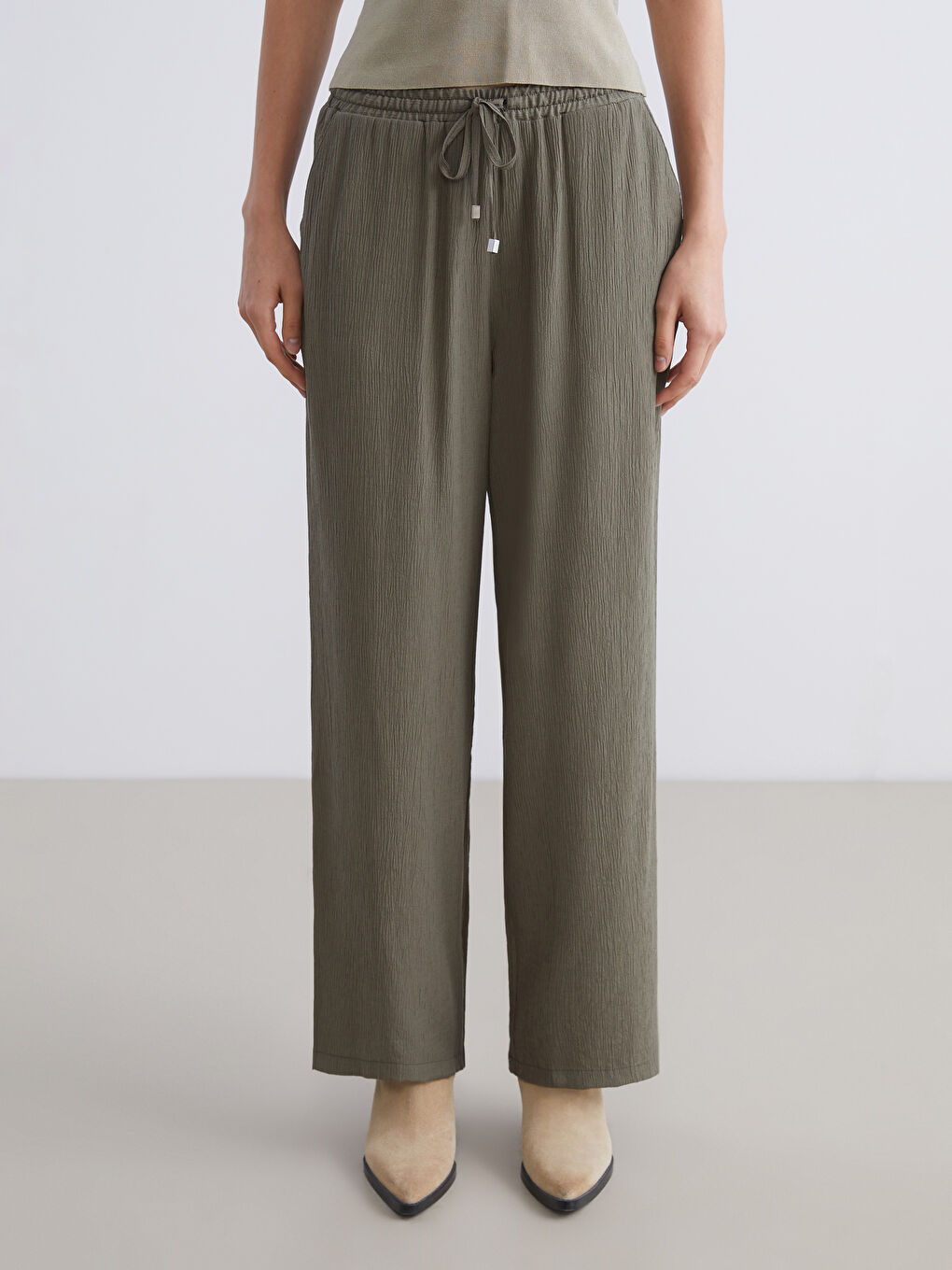 Haki Beli Lastikli Dokulu Kadın Pantolon-2