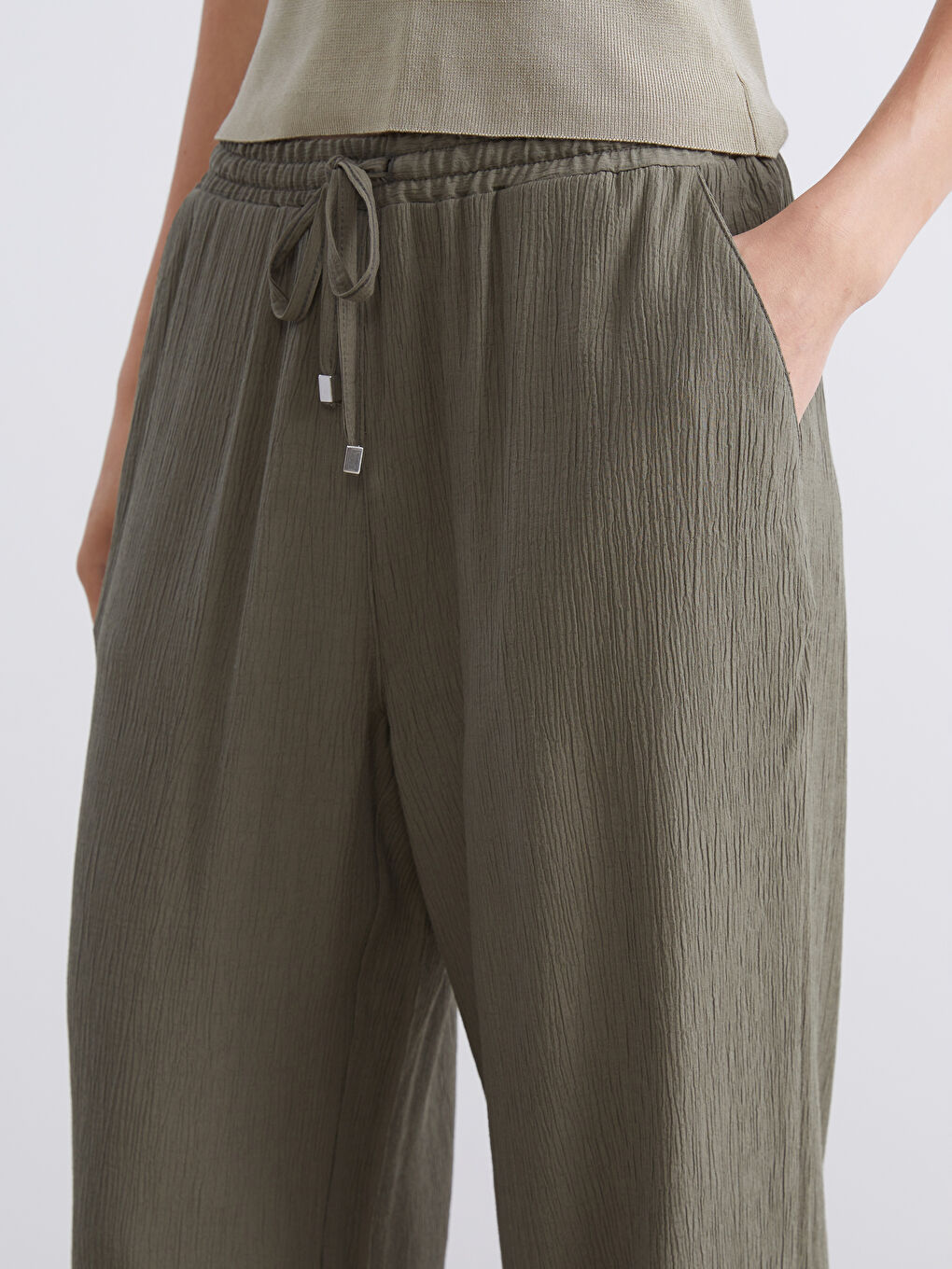 Haki Beli Lastikli Dokulu Kadın Pantolon-3