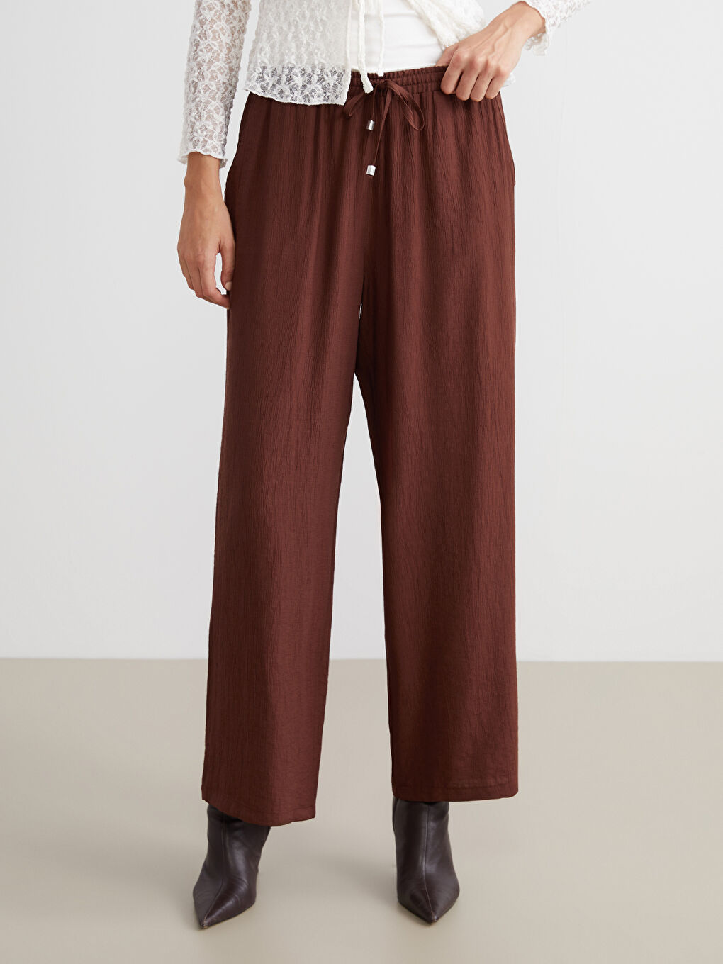 Kahverengi Beli Lastikli Dokulu Kadın Pantolon-2