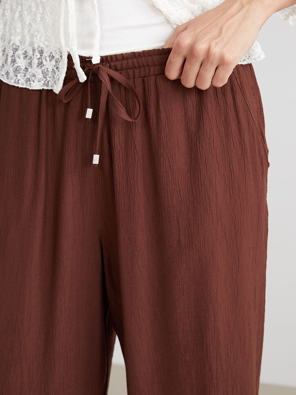 Kahverengi Beli Lastikli Dokulu Kadın Pantolon-3