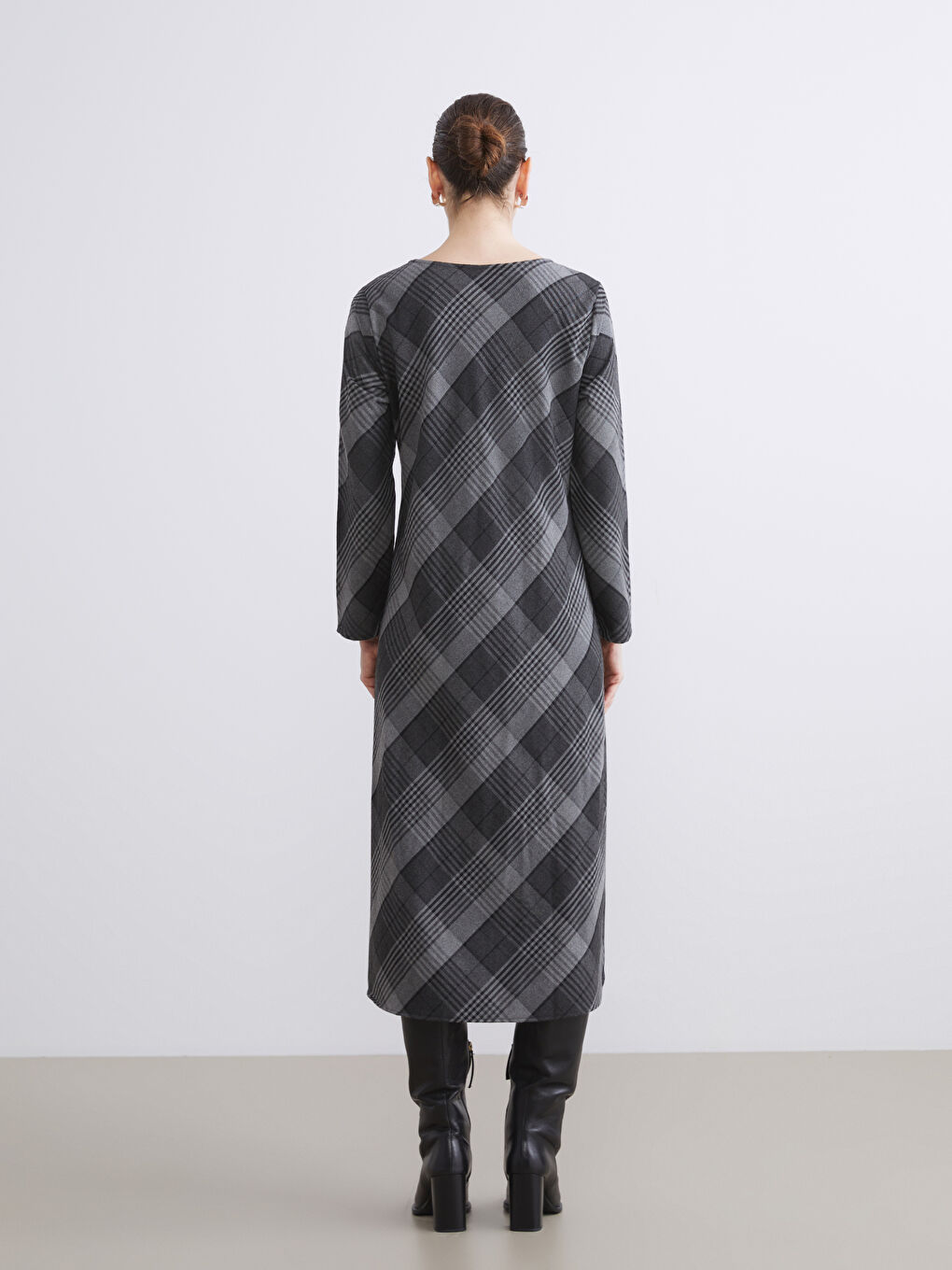 Crew Neck Plaid Dress-3