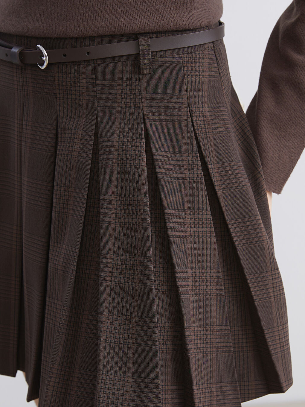 Kahverengi Beli Kemerli Ekose Pileli Mini Etek-3