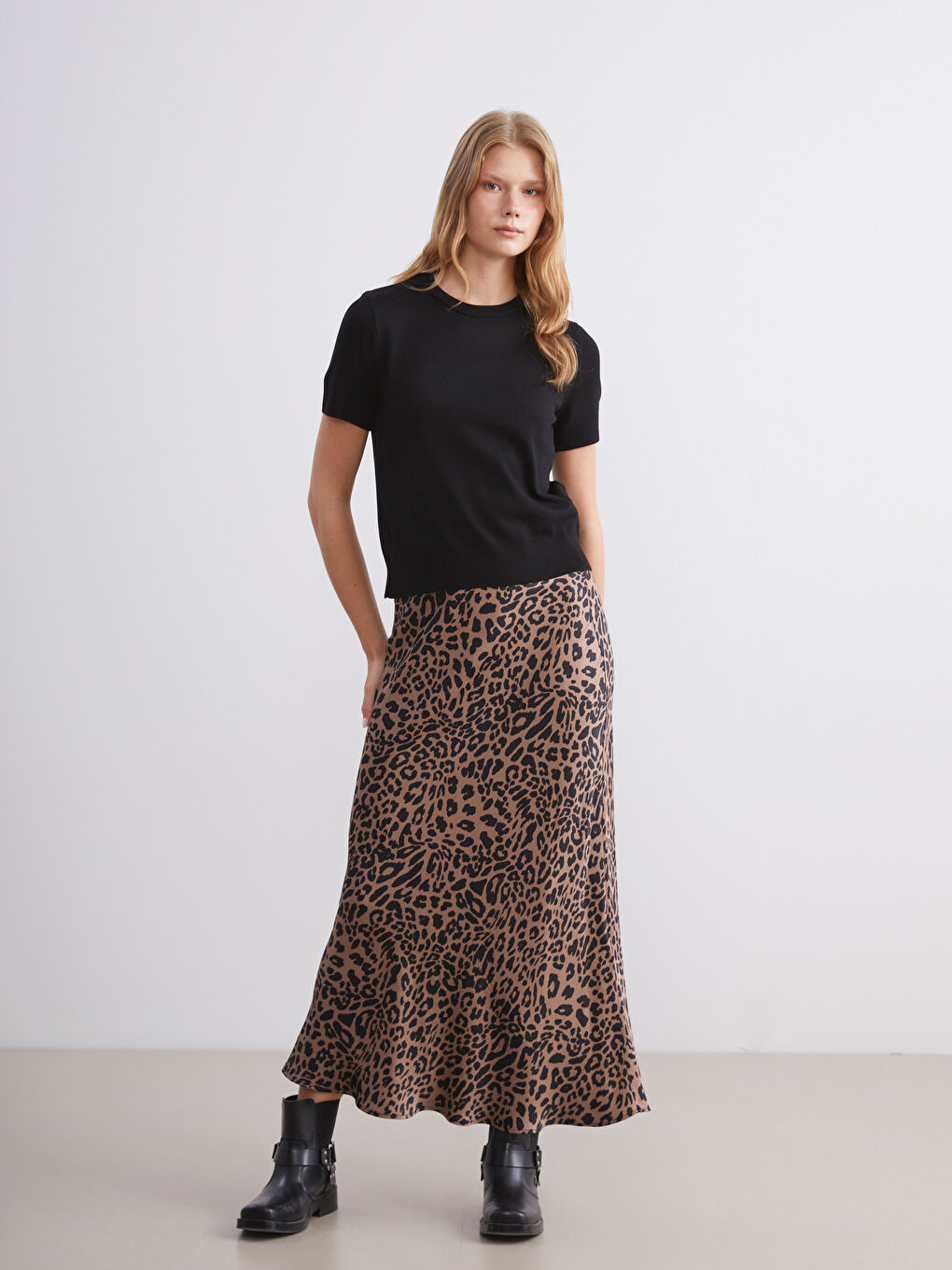 Kahverengi Beli Lastikli Leopar Desenli Saten Etek