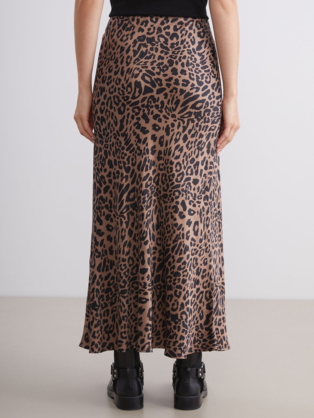 Kahverengi Beli Lastikli Leopar Desenli Saten Etek-3