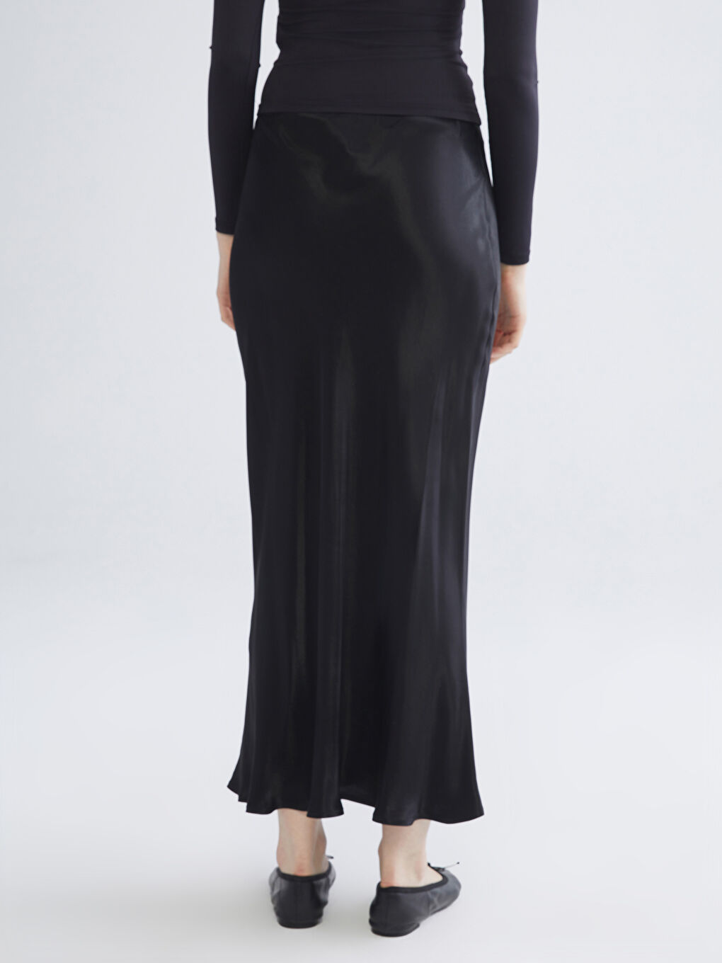 Siyah Beli Lastikli Volanlı Saten Etek-3