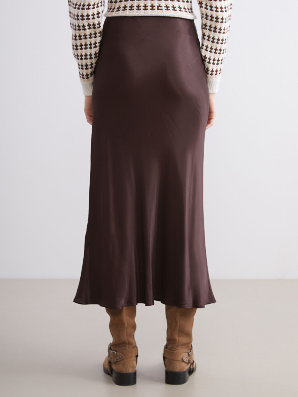 Kahverengi Beli Lastikli Volanlı Saten Etek-3