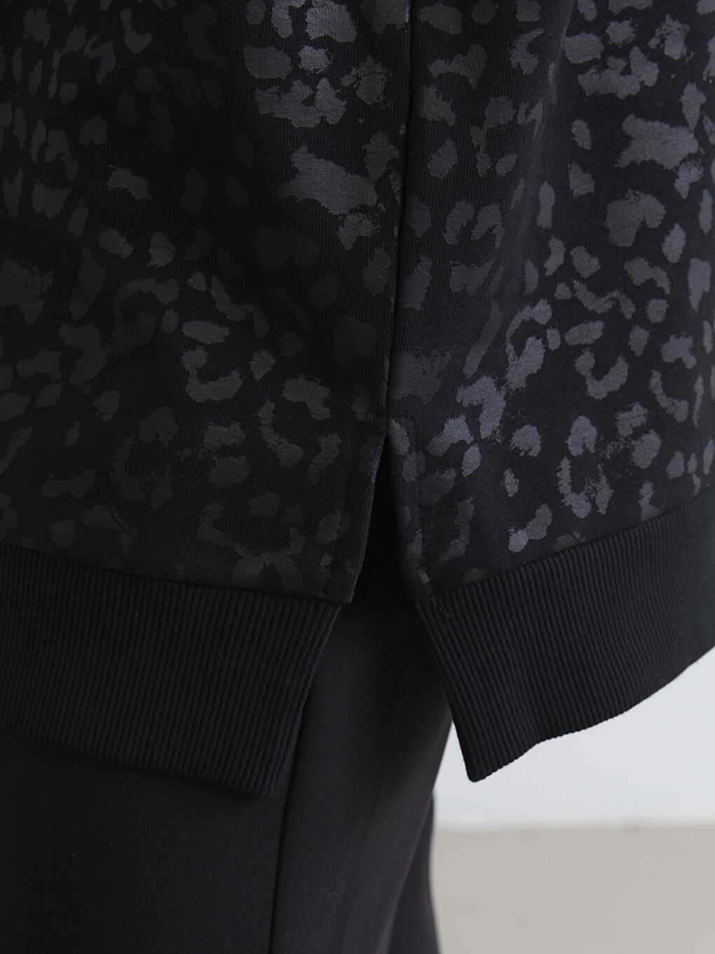 Siyah Leopar Desenli Oversize Kadın Sweatshirt Tunik-2