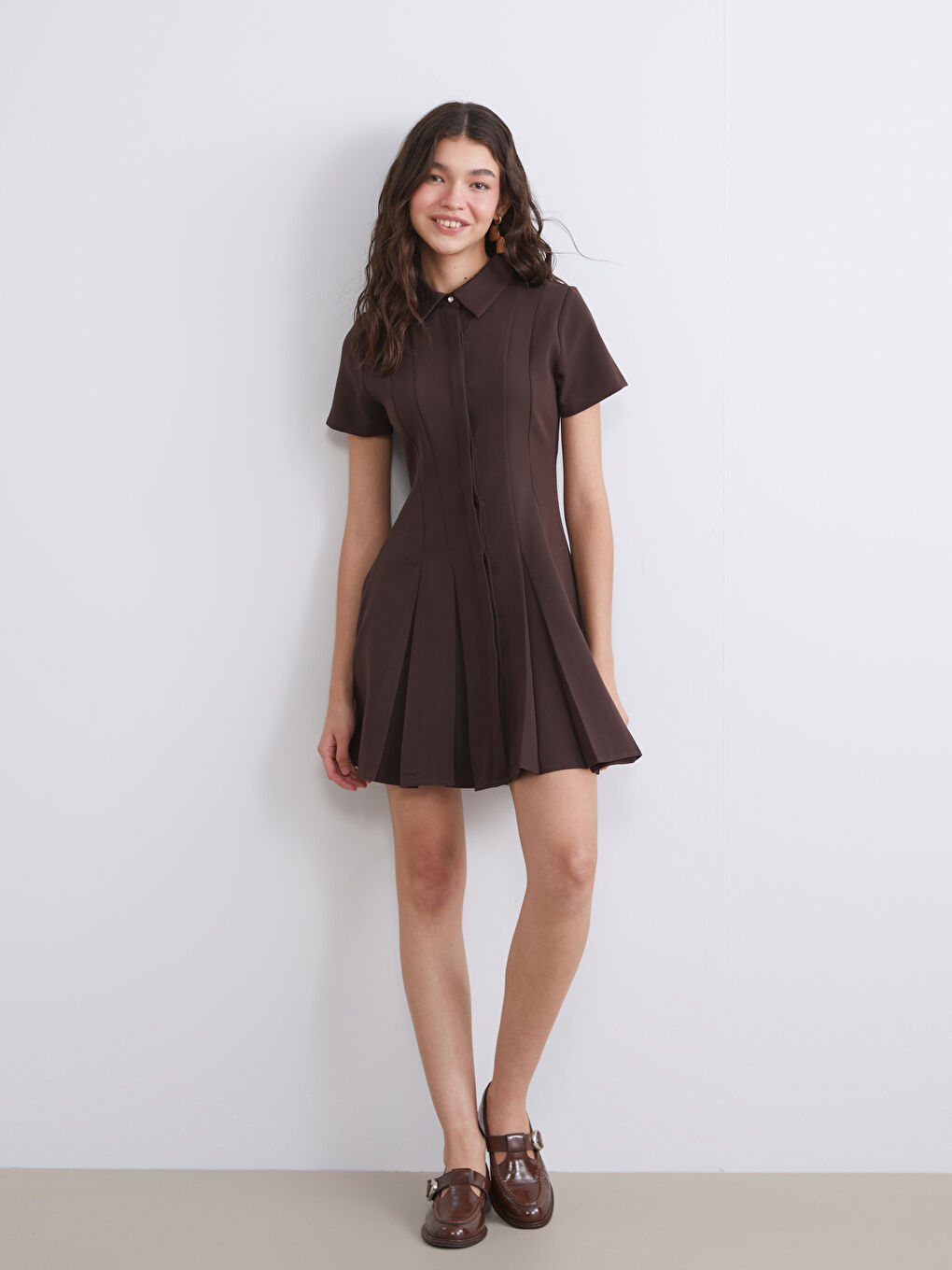 Kahverengi Gömlek Yaka Pileli Mini Elbise-2